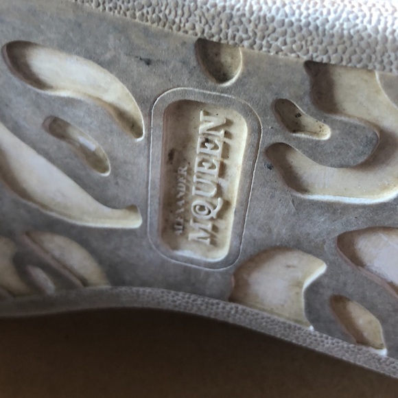 Alexander McQueen - Picture 7 of 8